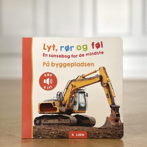 Lyssna, rör och känn på en sensorisk bok för de små på byggarbetsplatsen från Bolden