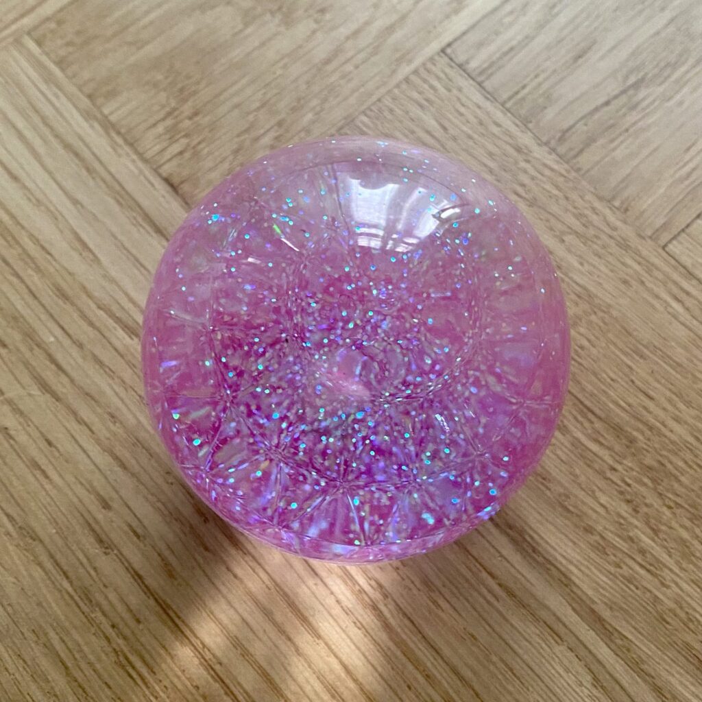 Sensoriska glitterbollar 1 st. - TickiT - Rosa