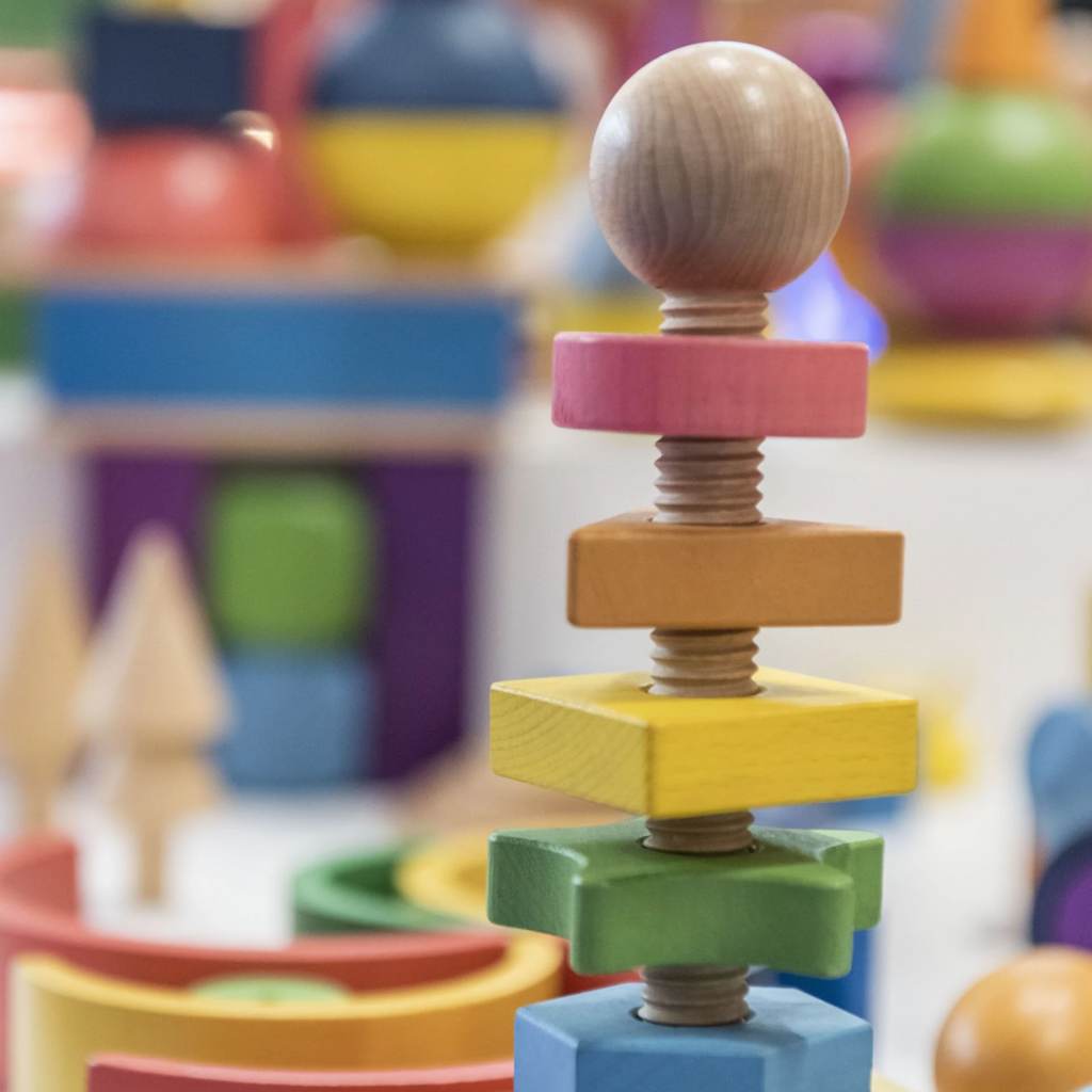 REGNBÅGE TRÄ FORM TWISTER
