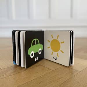 Hello baby - en bok i kartong med hög kontrast