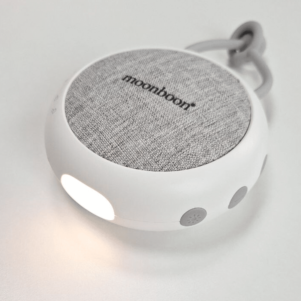 moonboon white noise hvid støj højtaler med lys tændt