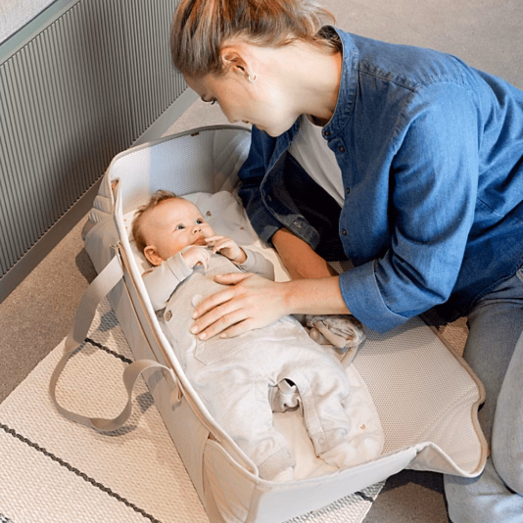 CARRY ME - Åndbar og blød babylift seashell sand leaf