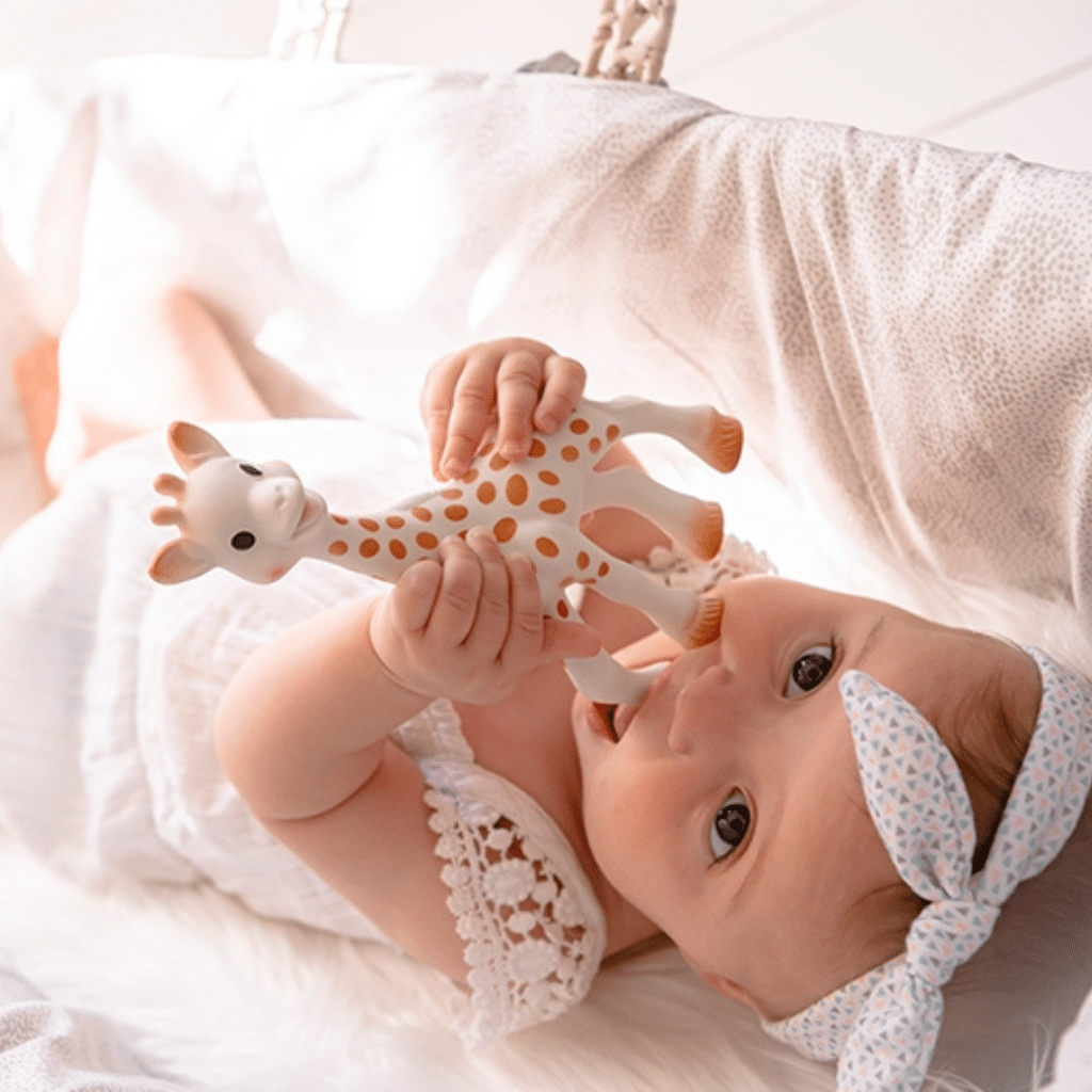 Sophiesticated 000003 Sophie la Girafe + Snuttefilt med napphållare
