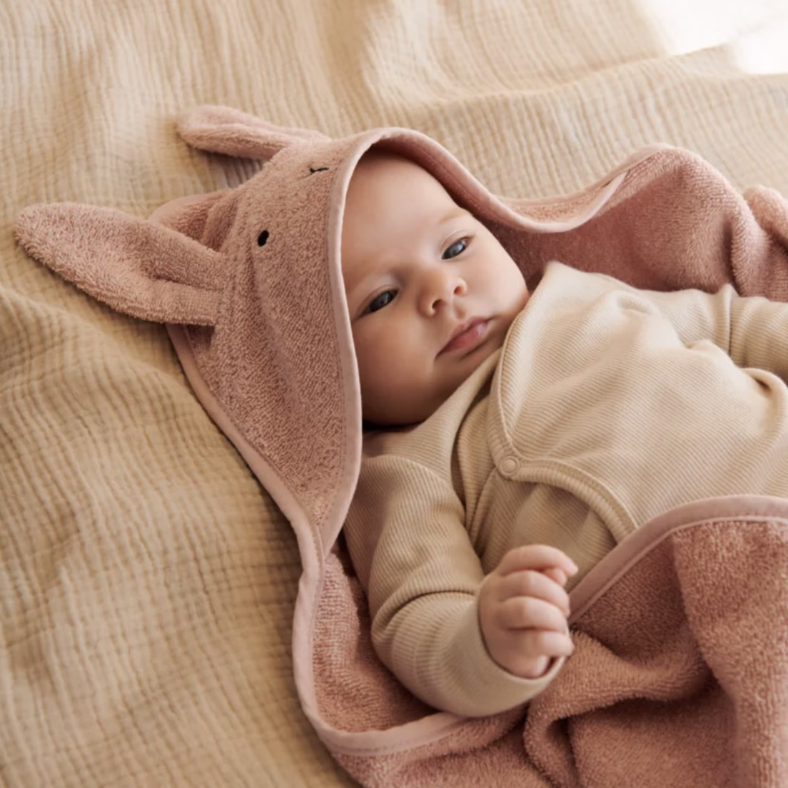 Liewood hooded towel, rabbit rose