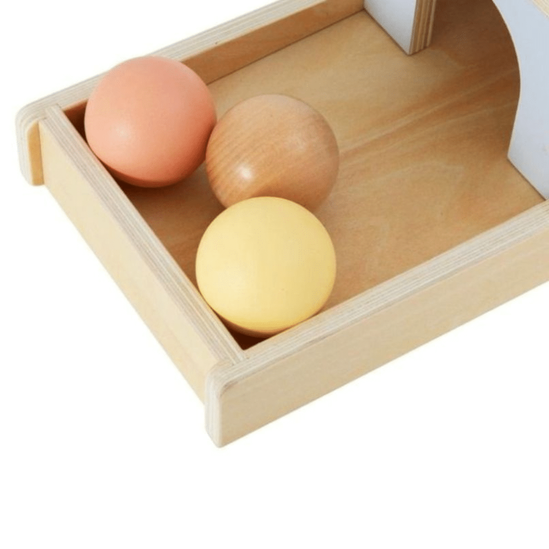 Puttekasse med bolde, i pastelfarver