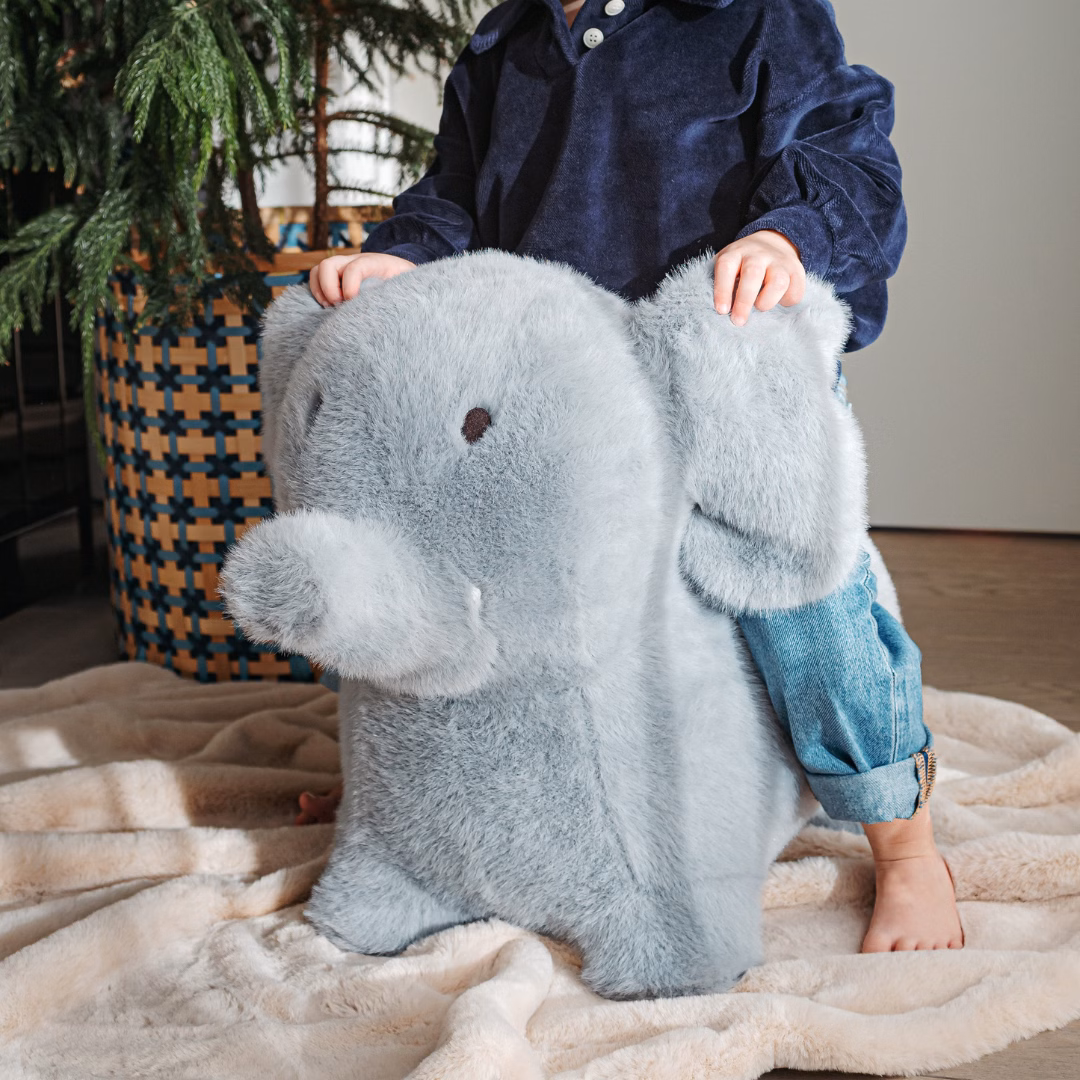 wild and soft elefant
