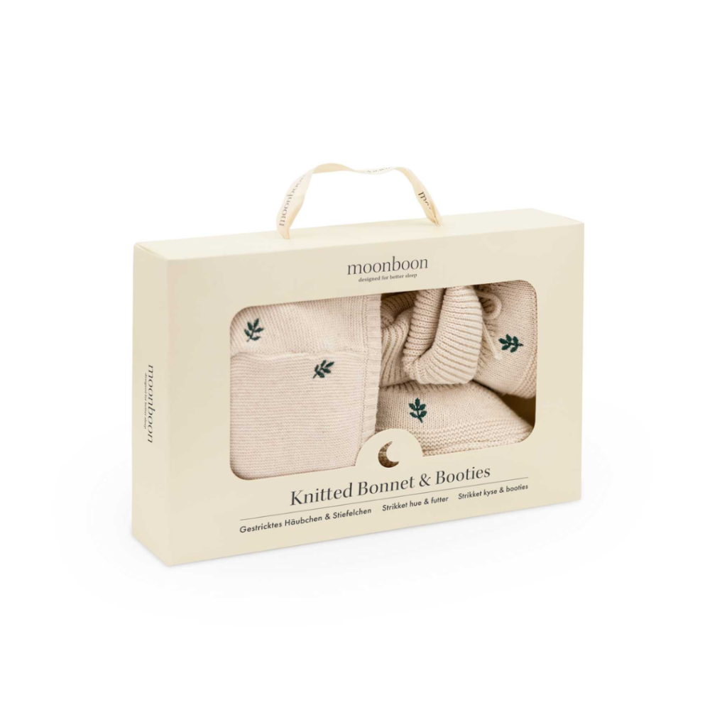 Stickad mössa och tofflor – presentförpackning Leaf