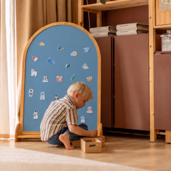 hemmingsen kids magnettavle i egetræ med magneter fra vilac