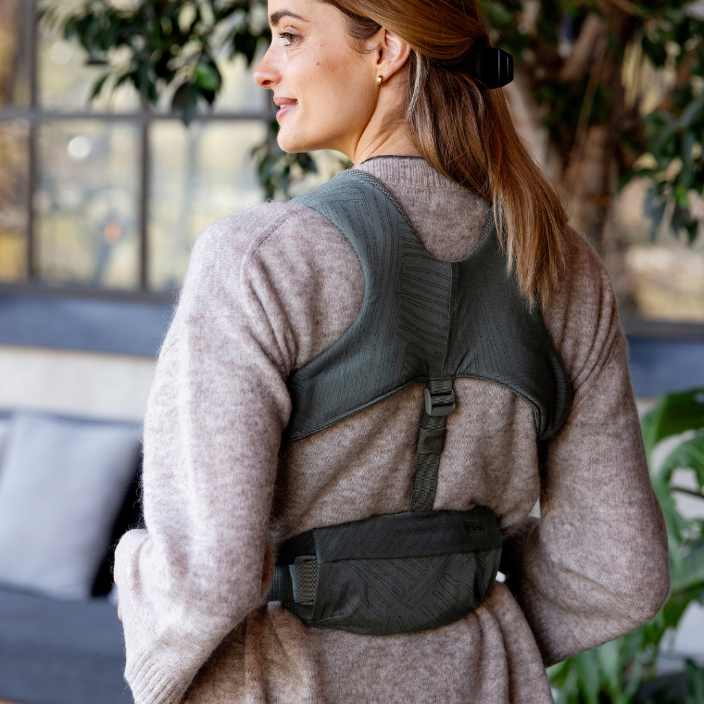 Voksi huddle bärsele i färgen meadow green jacquard