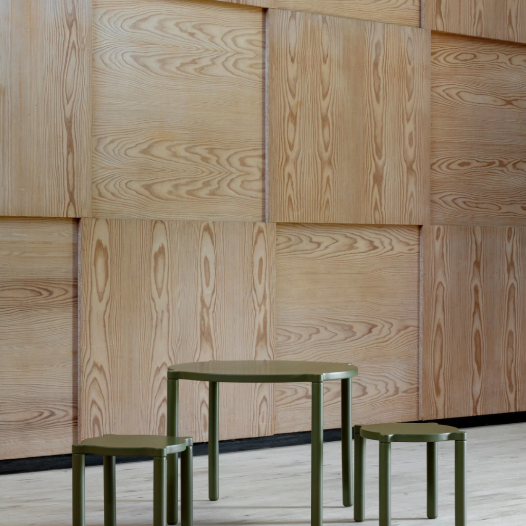 by KlipKlap – stapelbart barnbord i färgen Olive