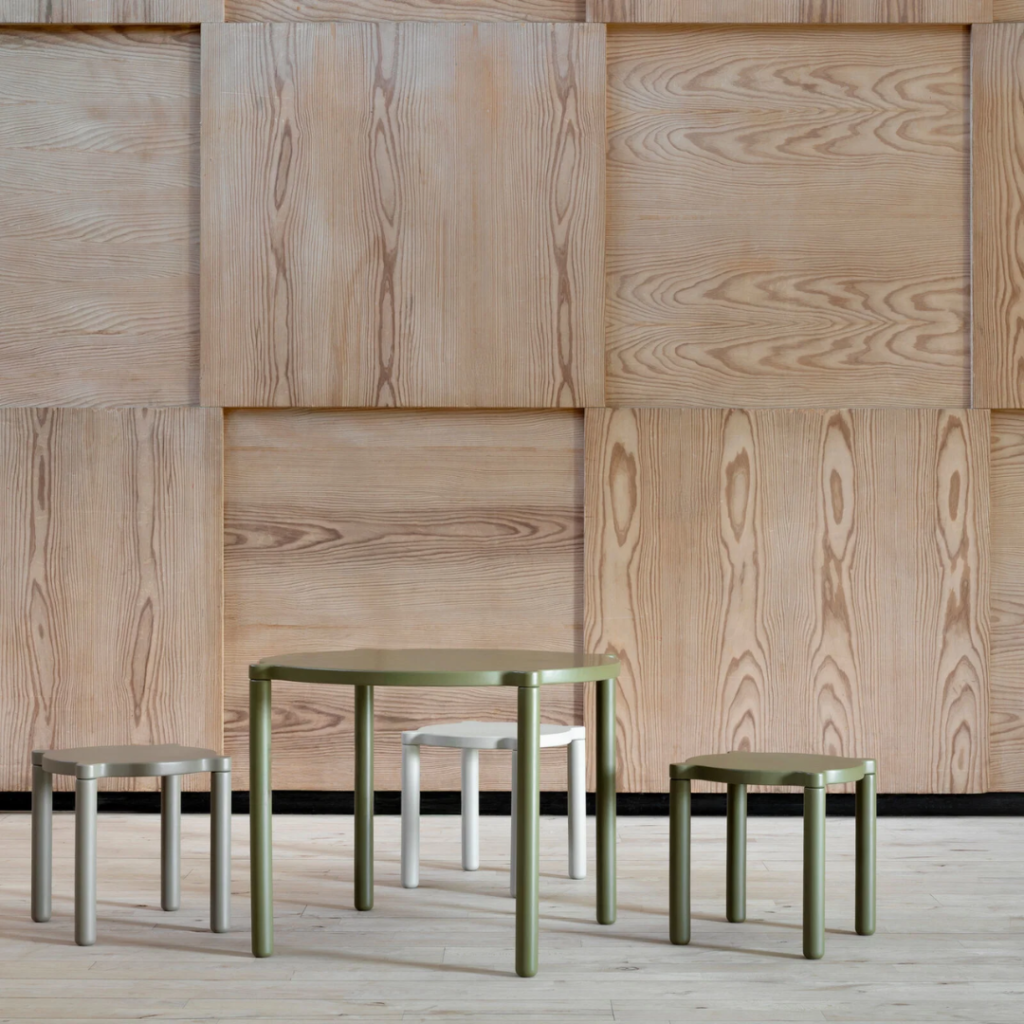 by KlipKlap – stapelbart barnbord i färgen Olive