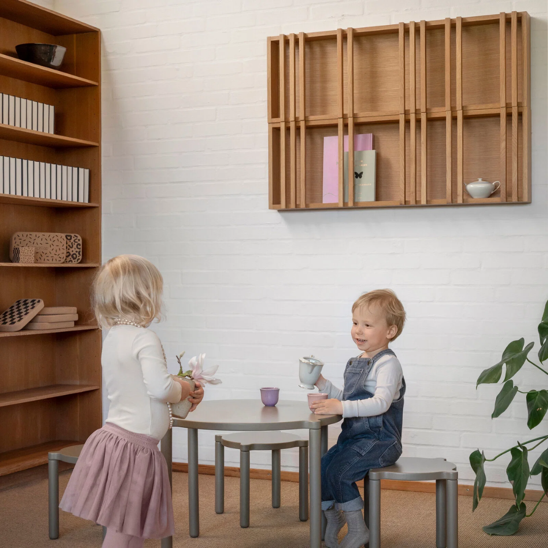 by KlipKlap – stapelbart barnbord i taupe