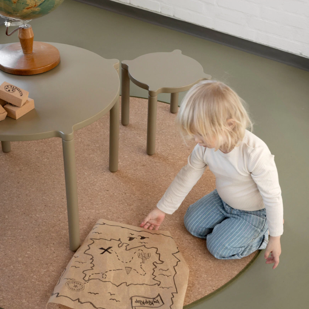 by KlipKlap – stapelbart barnbord i taupe